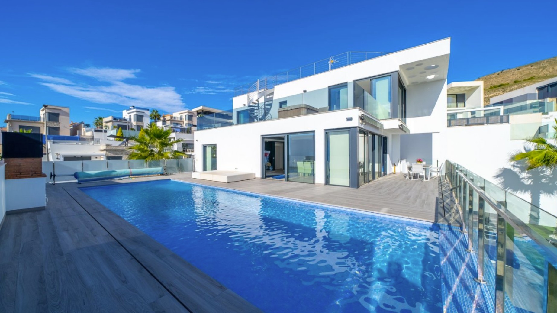 Elegante Villa con vistas al mar . 