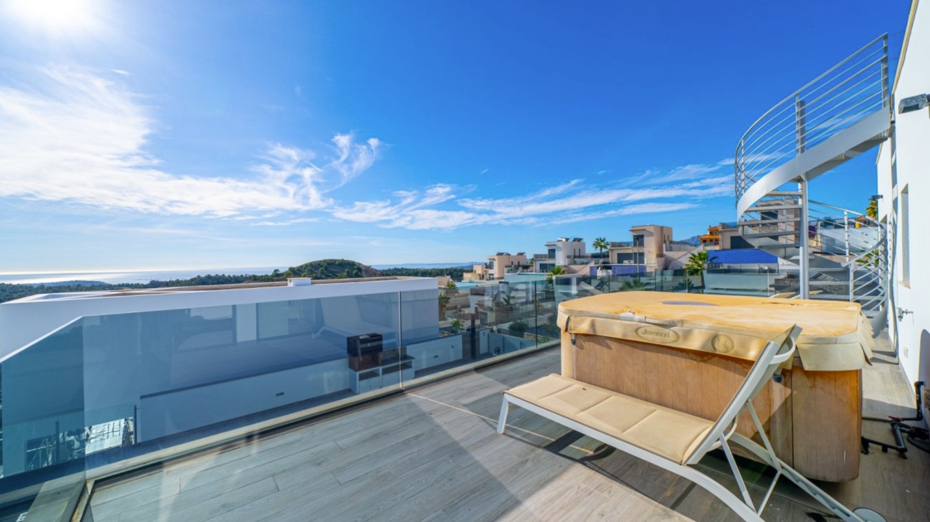 Elegante Villa con vistas al mar . 