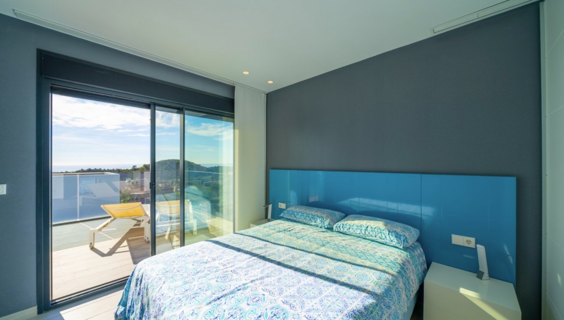 Elegante Villa con vistas al mar . 