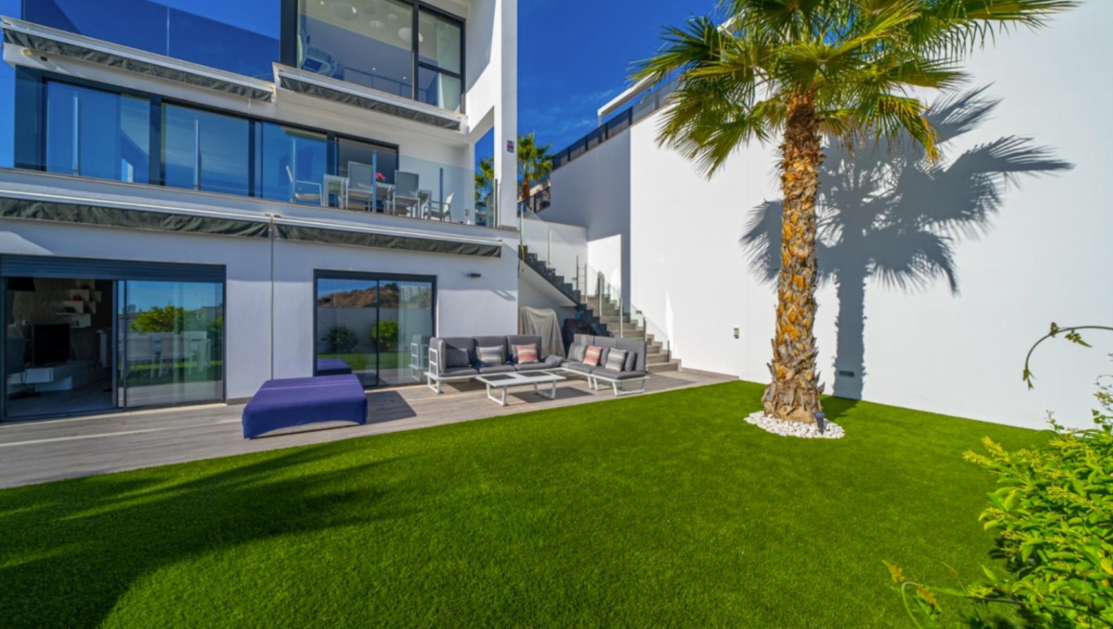 Elegante Villa con vistas al mar . 