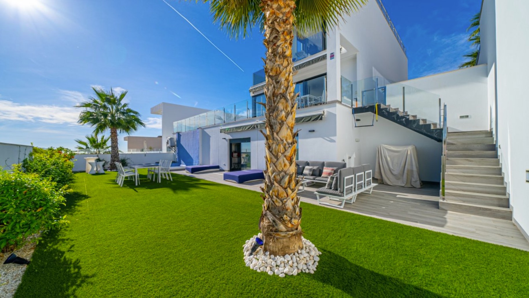Elegante Villa con vistas al mar . 