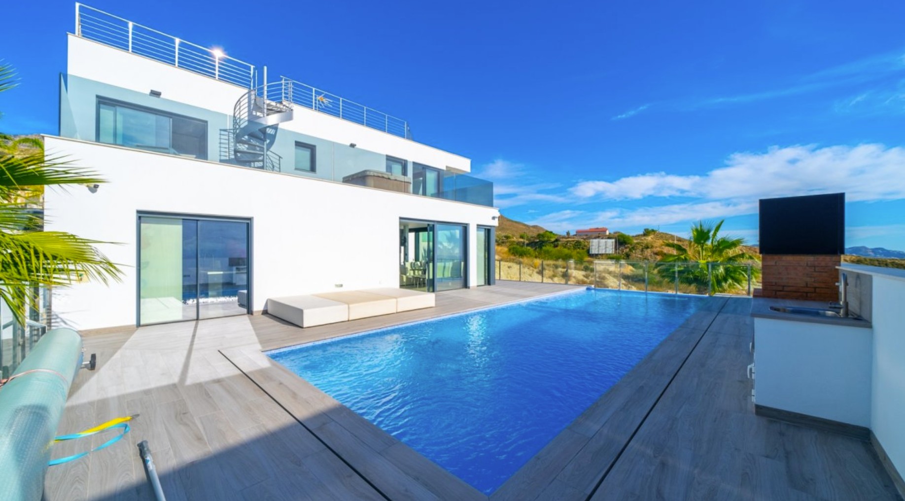 Elegante Villa con vistas al mar . 