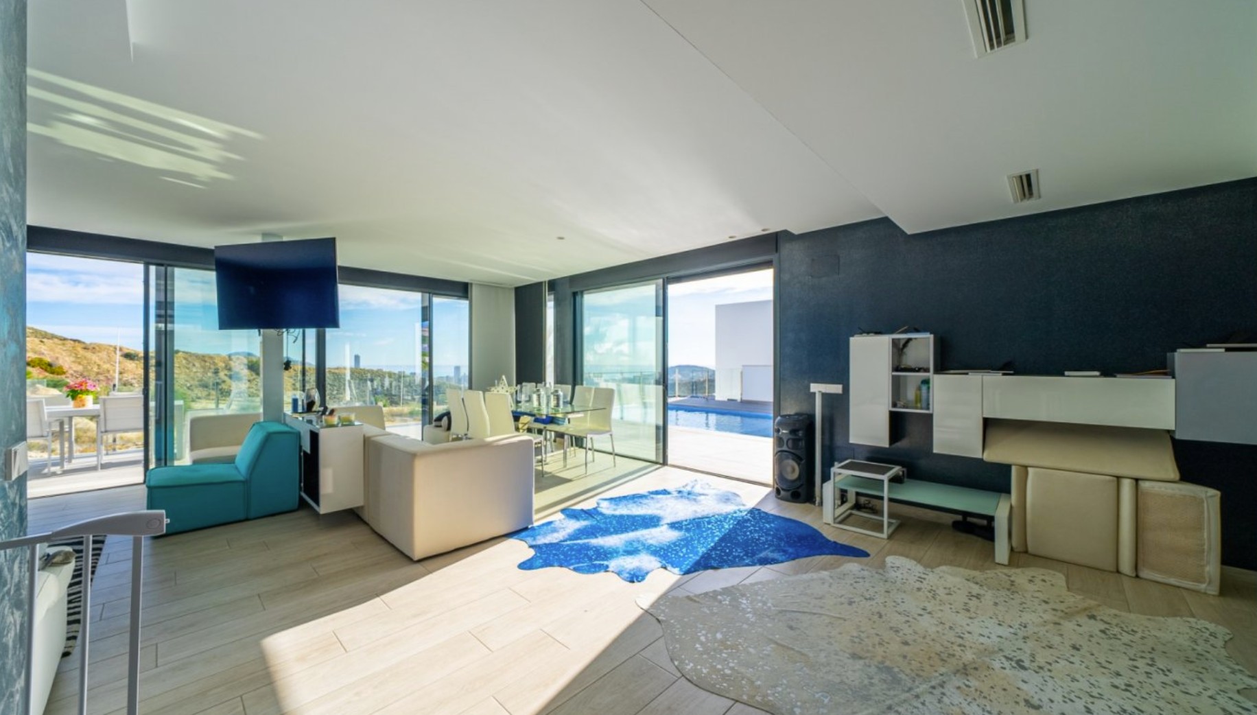 Elegante Villa con vistas al mar . 