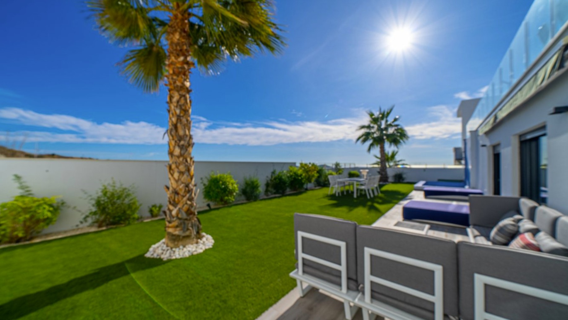 Elegante Villa con vistas al mar . 
