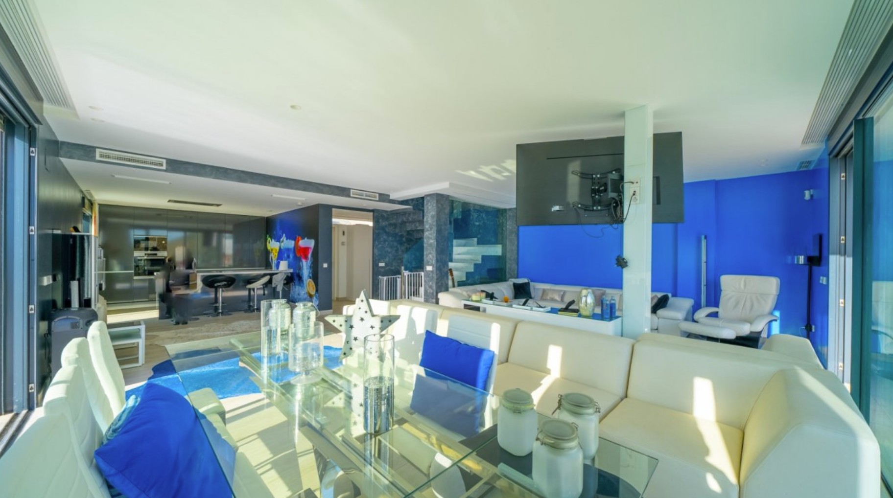 Elegante Villa con vistas al mar . 