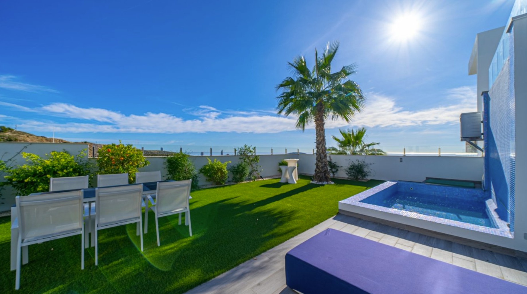 Elegante Villa con vistas al mar . 