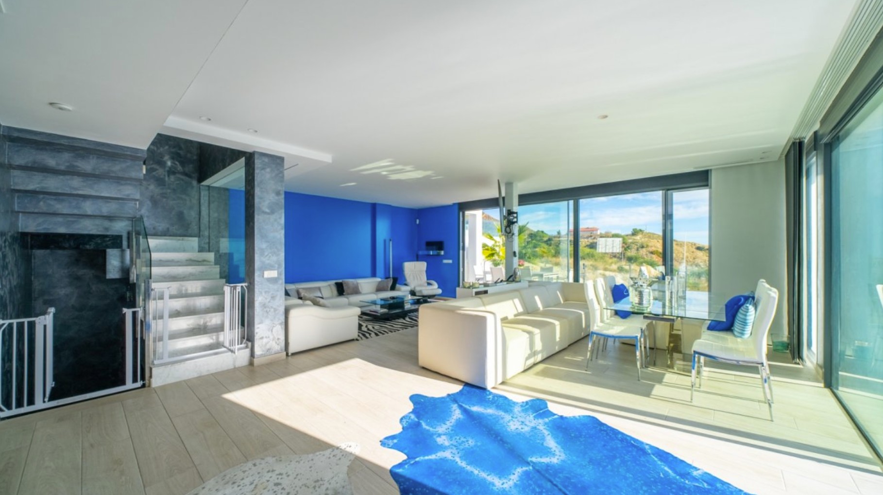Elegante Villa con vistas al mar . 