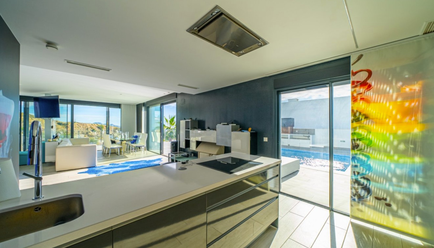 Elegante Villa con vistas al mar . 