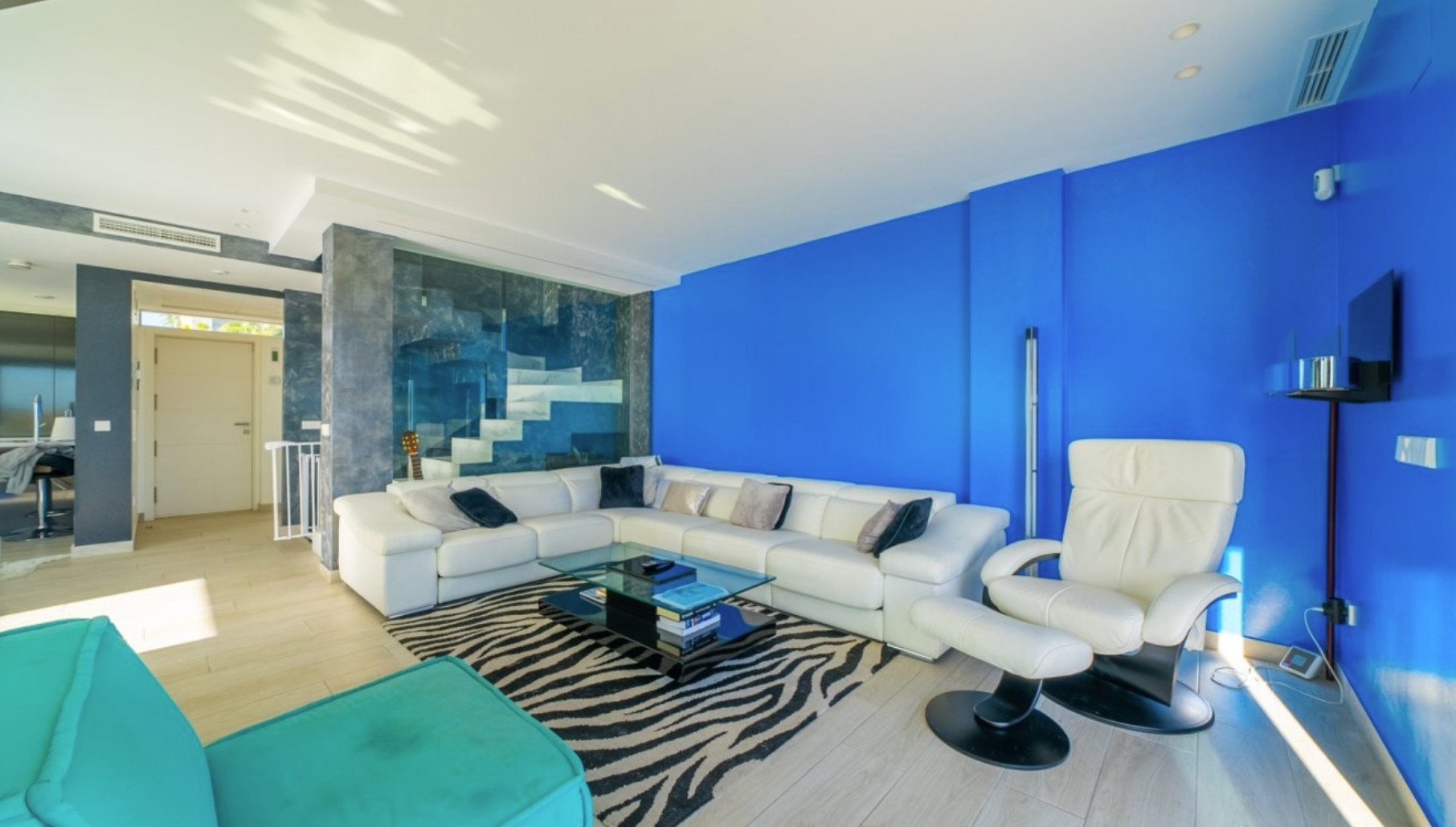 Elegante Villa con vistas al mar . 
