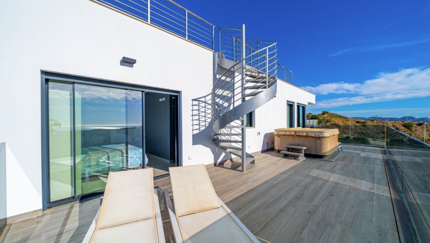 Elegante Villa con vistas al mar . 