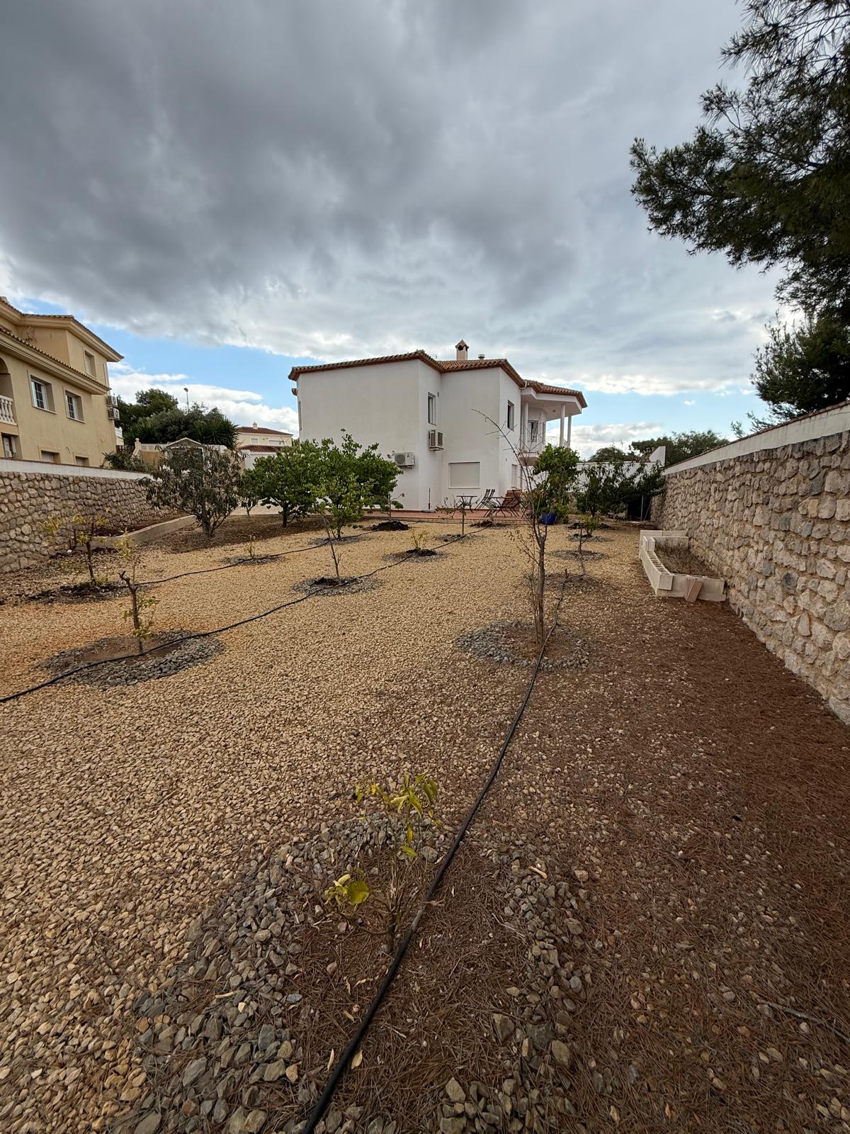 ESPECTACULAR CHALET TRIPLE CON PISCINA EN LA NUCIA