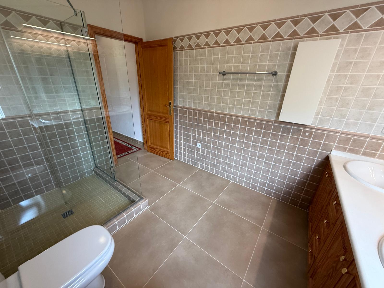 ESPECTACULAR CHALET TRIPLE CON PISCINA EN LA NUCIA