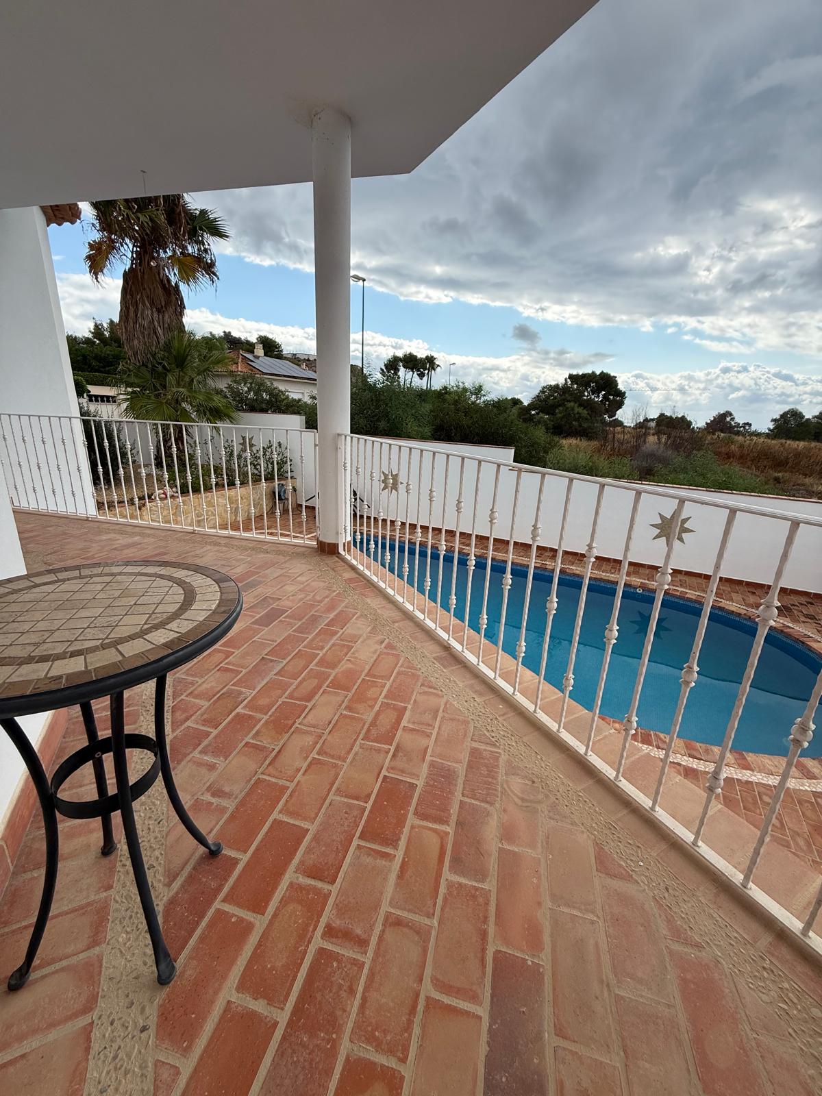 ESPECTACULAR CHALET TRIPLE CON PISCINA EN LA NUCIA