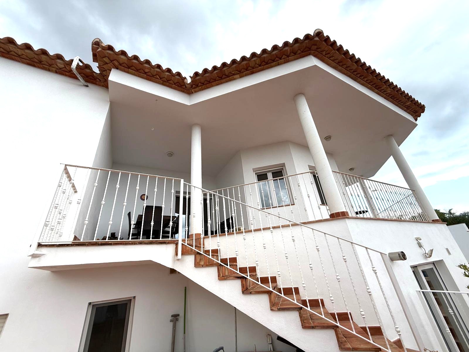 ESPECTACULAR CHALET TRIPLE CON PISCINA EN LA NUCIA
