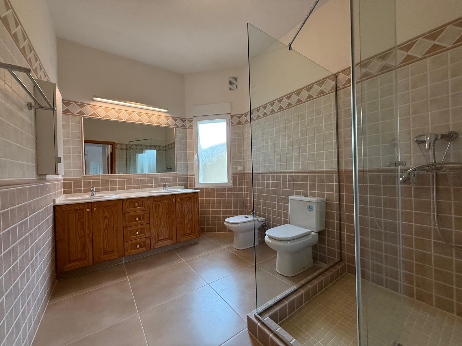 ESPECTACULAR CHALET TRIPLE CON PISCINA EN LA NUCIA