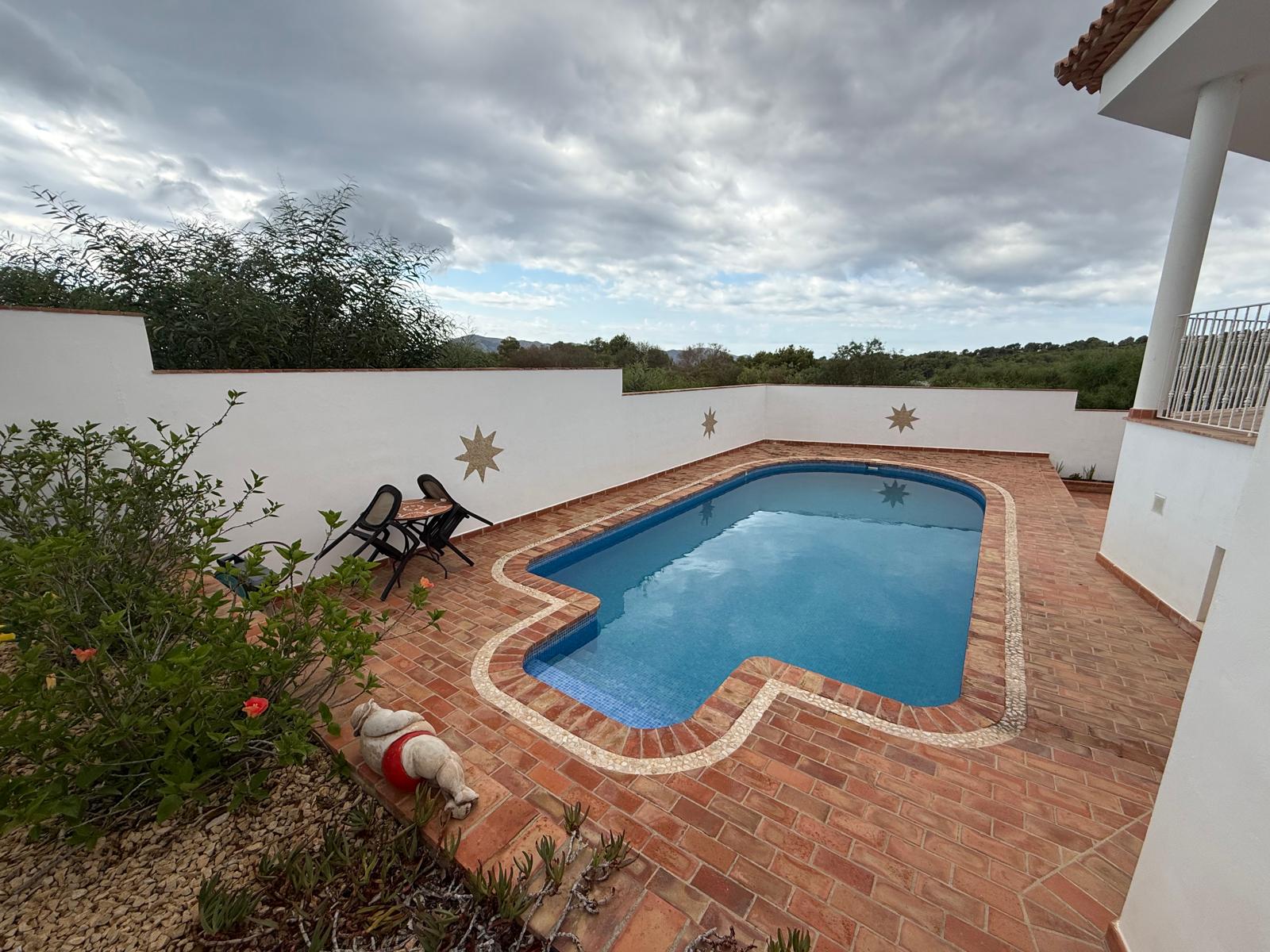 ESPECTACULAR CHALET TRIPLE CON PISCINA EN LA NUCIA