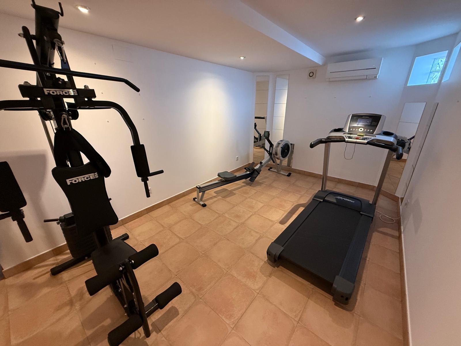 ESPECTACULAR CHALET TRIPLE CON PISCINA EN LA NUCIA