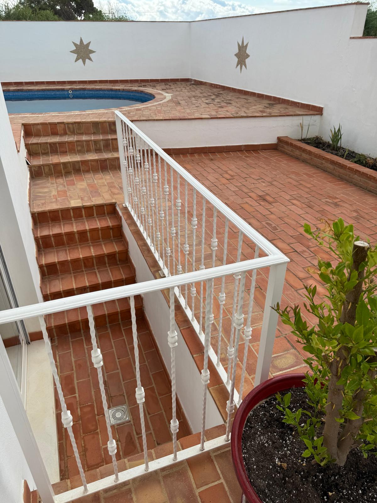 ESPECTACULAR CHALET TRIPLE CON PISCINA EN LA NUCIA