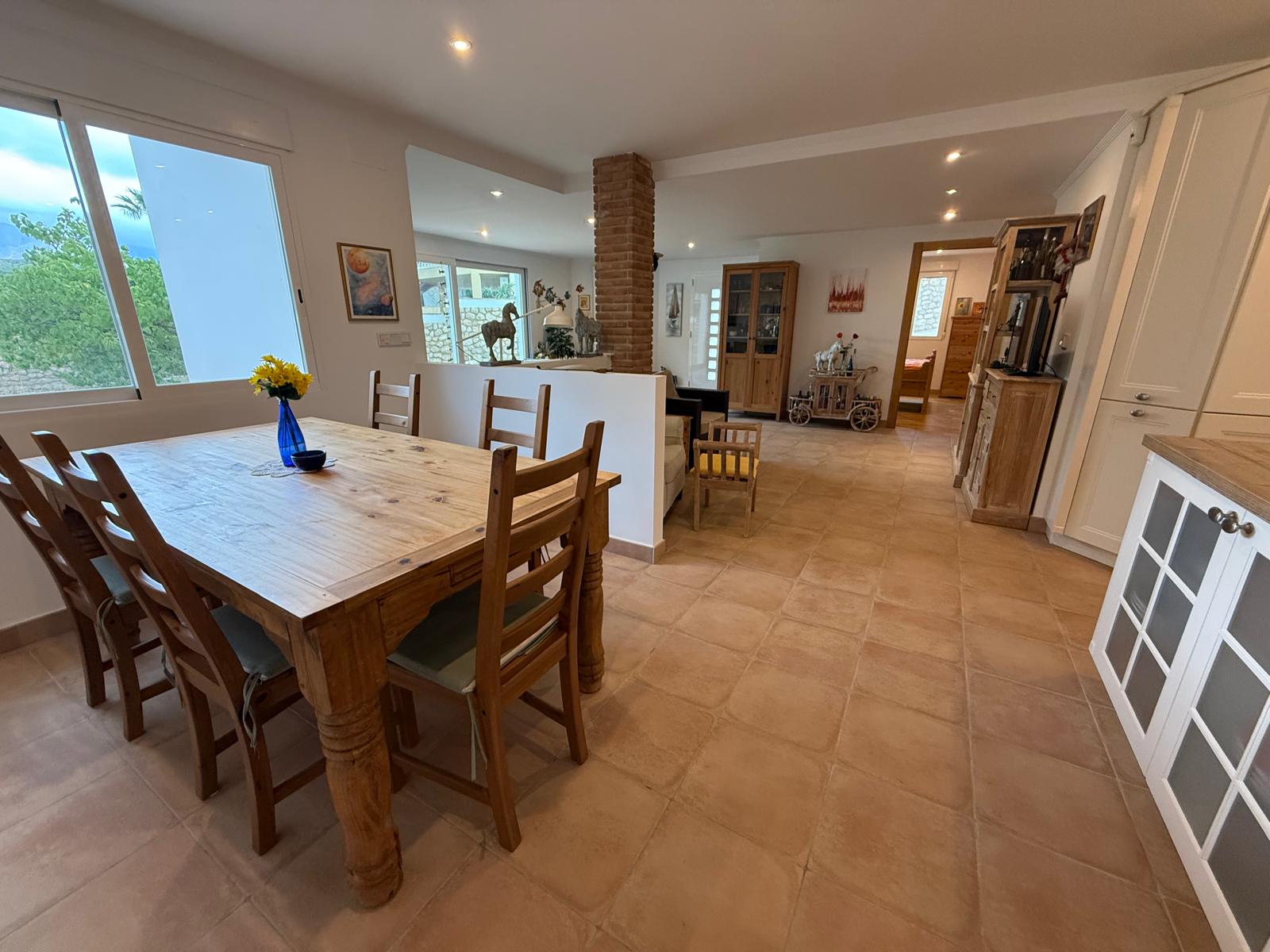 ESPECTACULAR CHALET TRIPLE CON PISCINA EN LA NUCIA