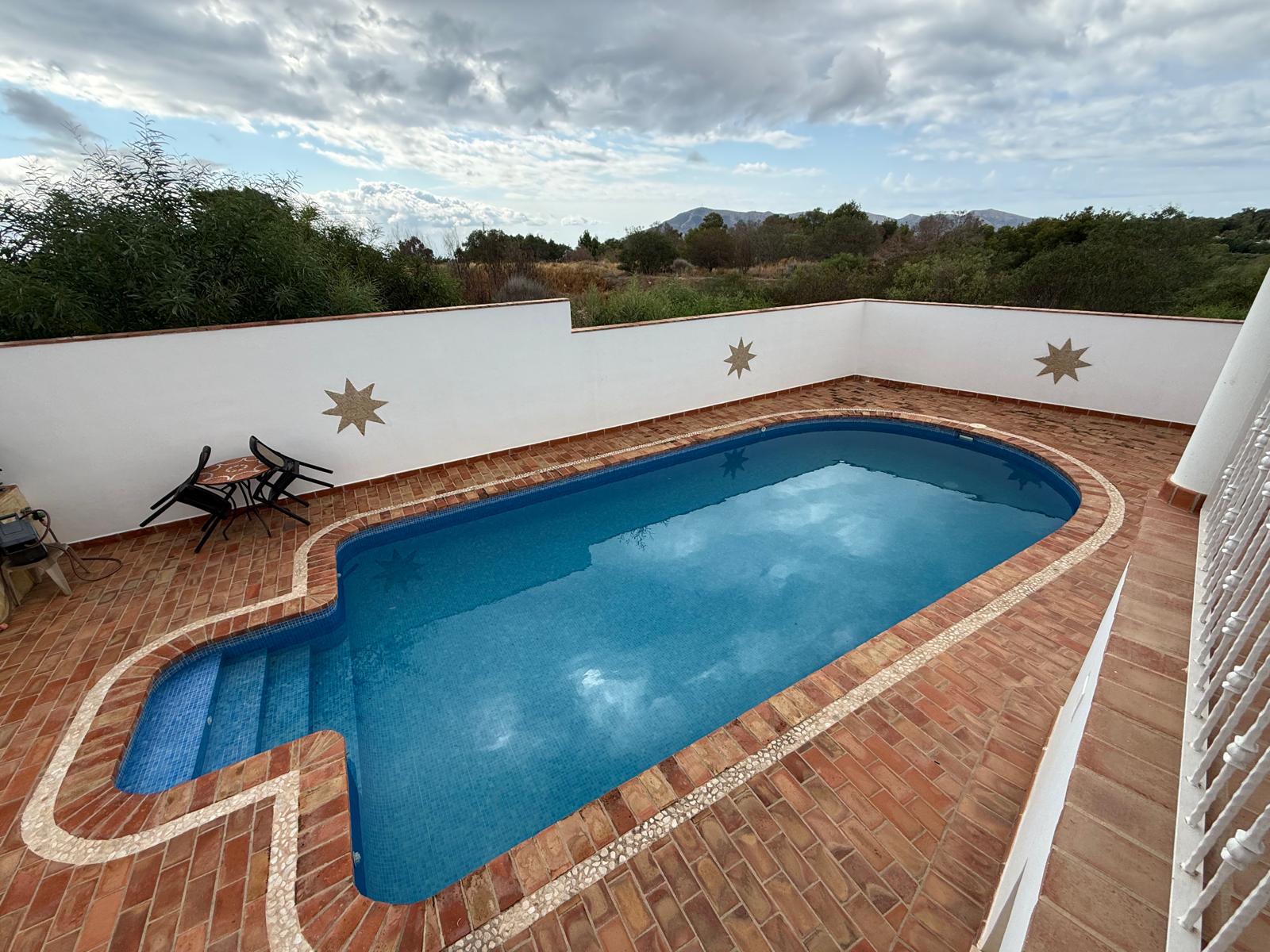 ESPECTACULAR CHALET TRIPLE CON PISCINA EN LA NUCIA