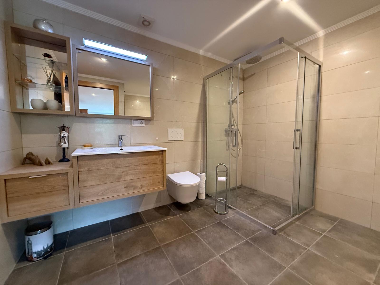 ESPECTACULAR CHALET TRIPLE CON PISCINA EN LA NUCIA